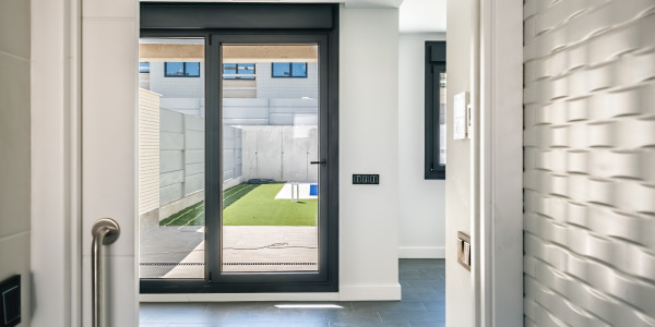 Puertas y Ventanas Insonorizadas de Aluminio / PVC en Terres de l'Ebre · Puertas Correderas a Medida Insonorizadas