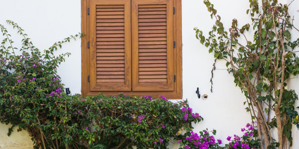 Puertas y Ventanas Aislantes de Aluminio / PVC la Sénia · Contraventanas y Persianas a Medida