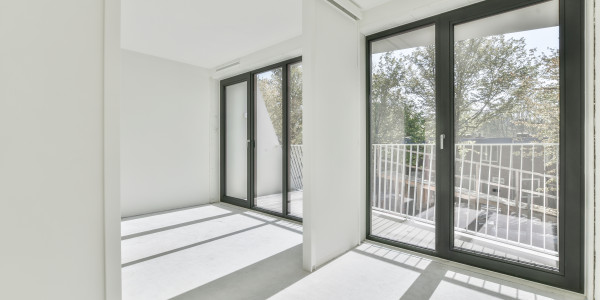 Puertas y Ventanas Aislantes de Aluminio / PVC la Sénia · Bisagra Oculta