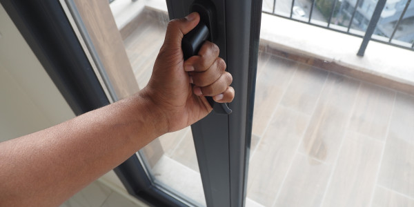 Puertas y Ventanas Insonorizadas de Aluminio / PVC Horta de Sant Joan · Cierre Hermético