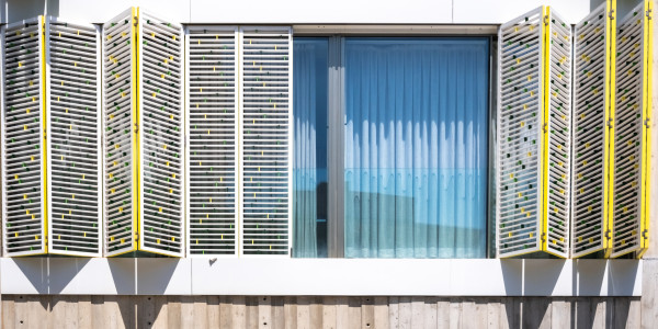 Puertas y Ventanas Seguridad de Aluminio / PVC la Sénia · Contraventanas y Persianas a Medida